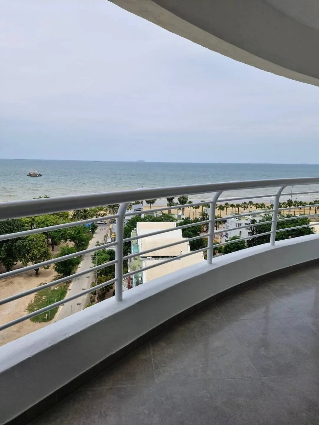 Metro Jomtien Condotel — 1 bedroom, 110 m², 10 fl