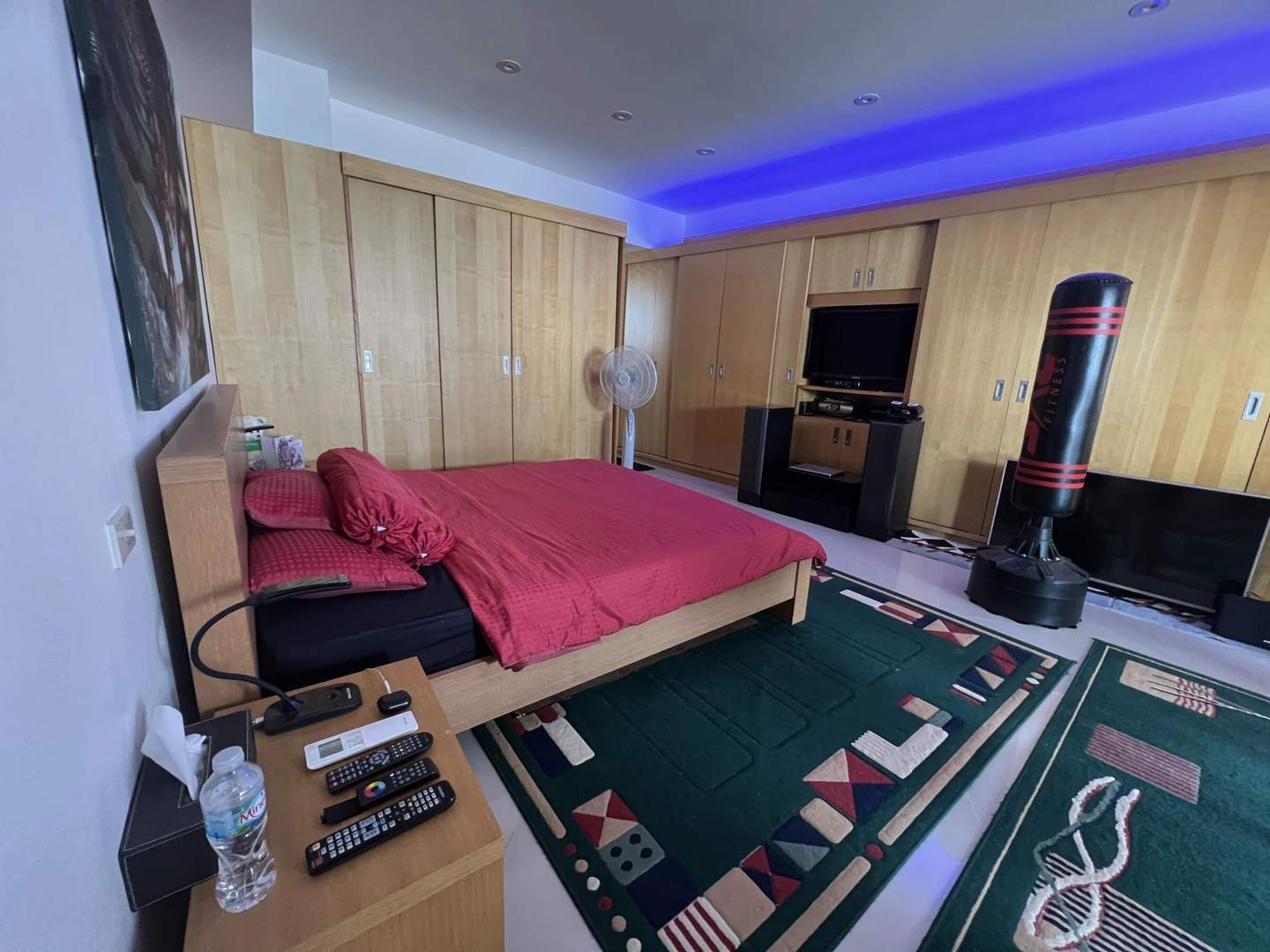 The Peak Condo — Penthouse, 360 m², 11-12 fl