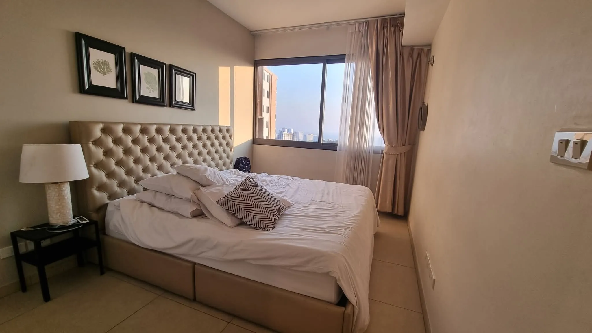 Unixx Condo — 2 bedroom, 53 m², 37 fl