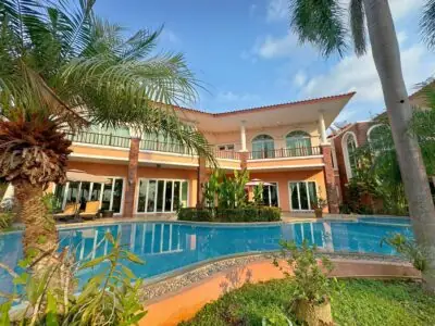 Villa near Phoenix Gold Golf — Villa, 550 m², 2 fl