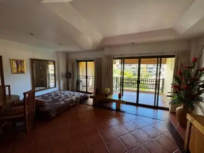 Chateau Dale Thabali Condo — Studio, 64 m², 4 fl