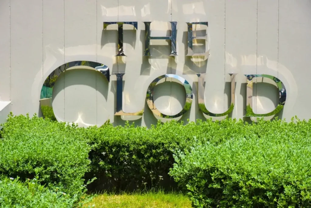 The Cloud: facade