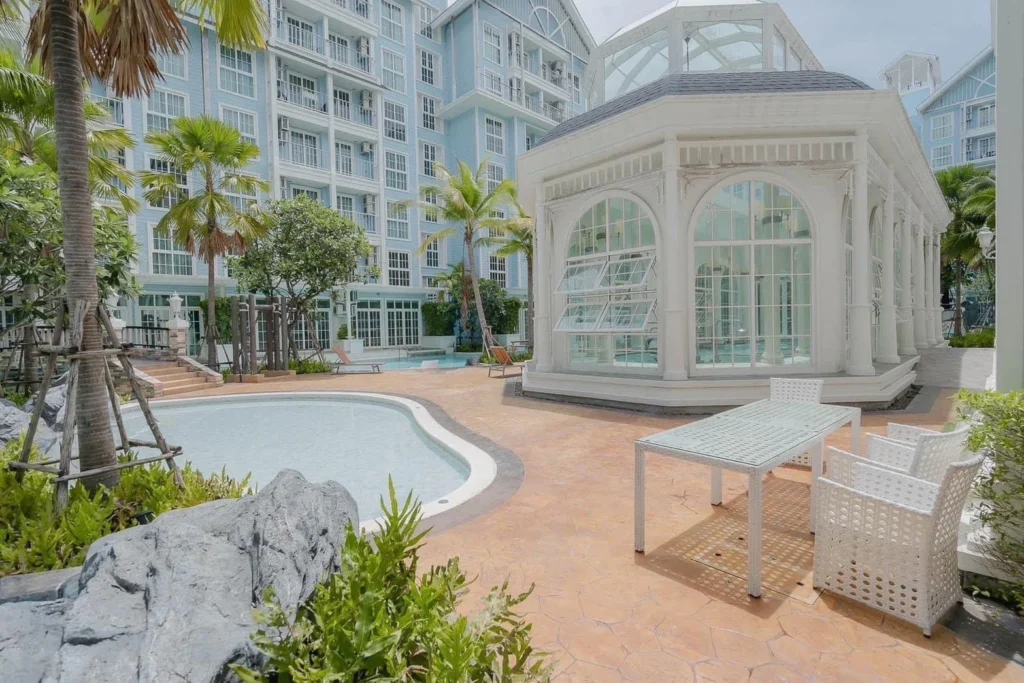 Grand Florida Beachfront: facade