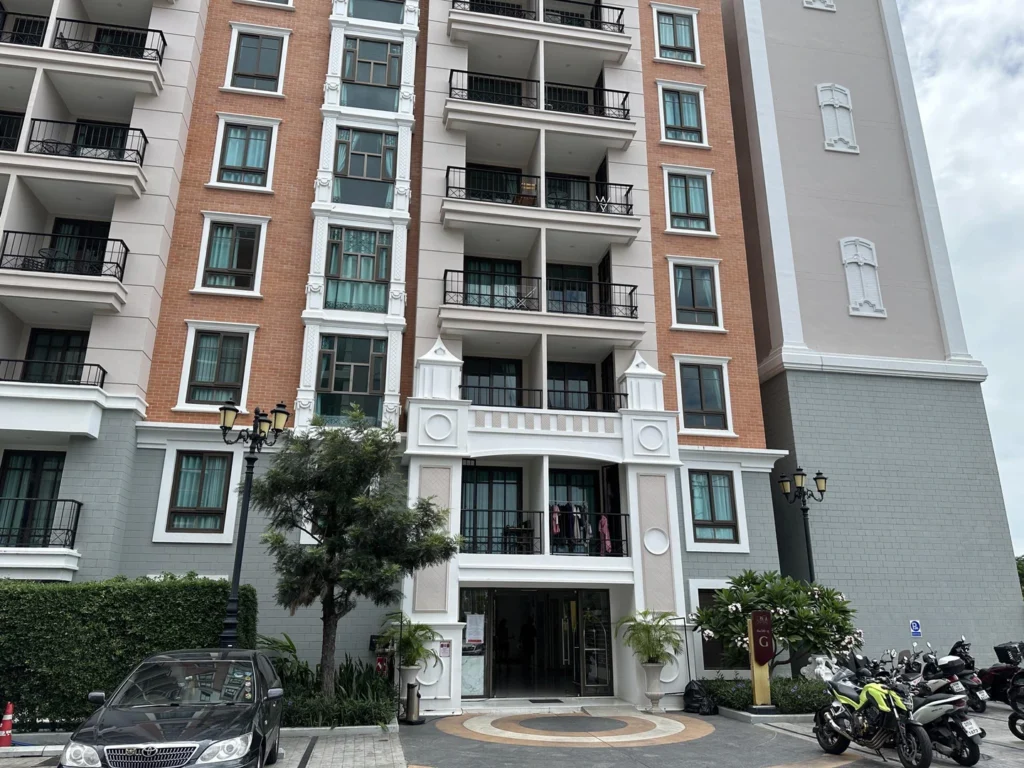 Espana condo: swimming pool