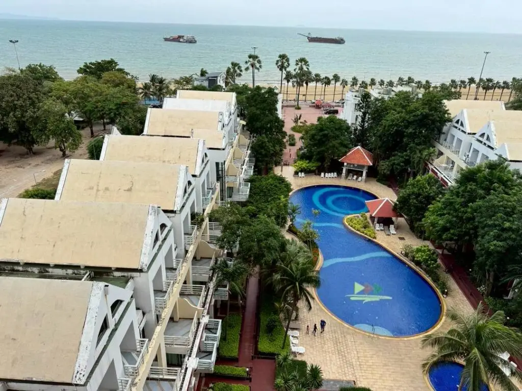 Metro Jomtien Condotel — Jomtien