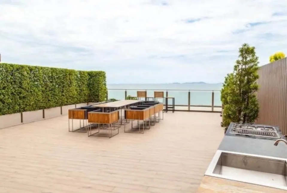 Baan Plai Haad Condo: lobby