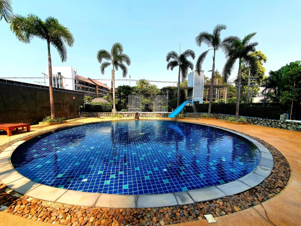 AD Hyatt Wongamat: grounds and amenities