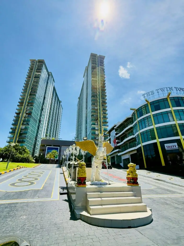 The Twin Tower: swimming pool