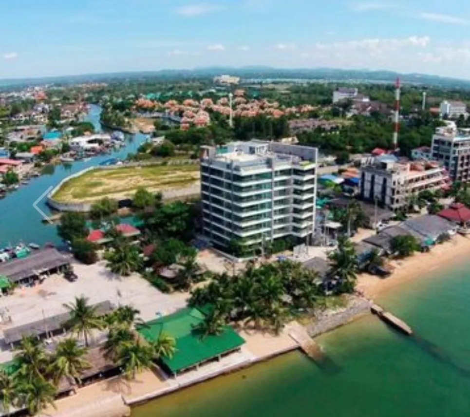 Water Edge — Na Jomtien
