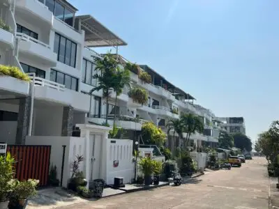 Townhouse/house — Townhouse, 400 m², 3 fl