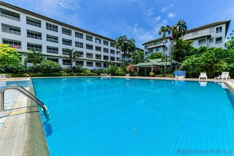 Baan Suan Lalana: facade