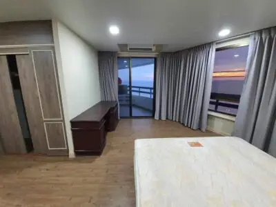 Jomtien Plaza condotel — 2 bedroom, 126 m², 22 fl