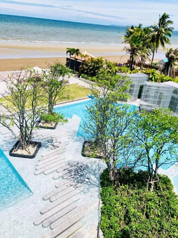 Veranda Residence: facade