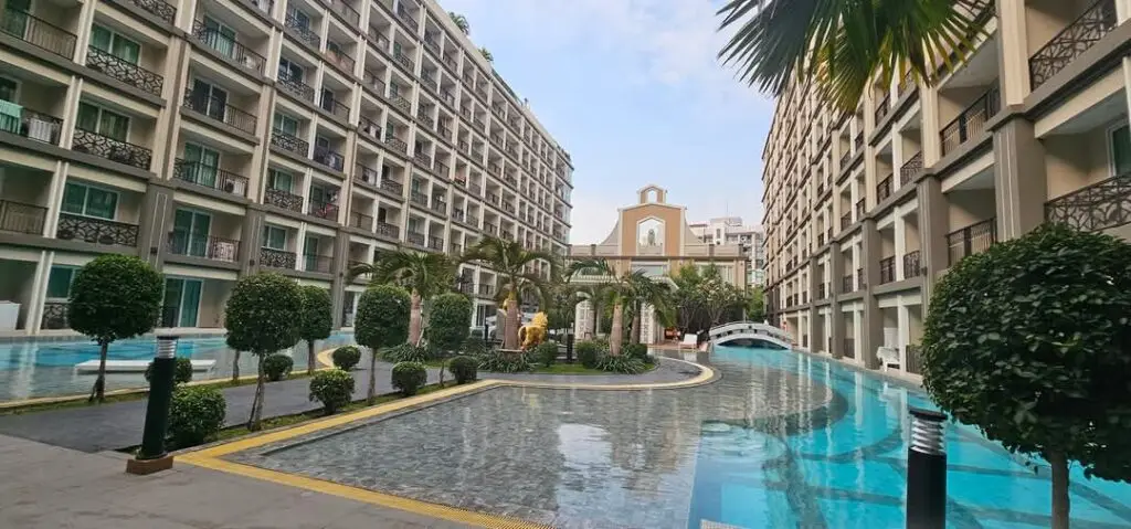 Dusit Grand Park 2: swimming pool