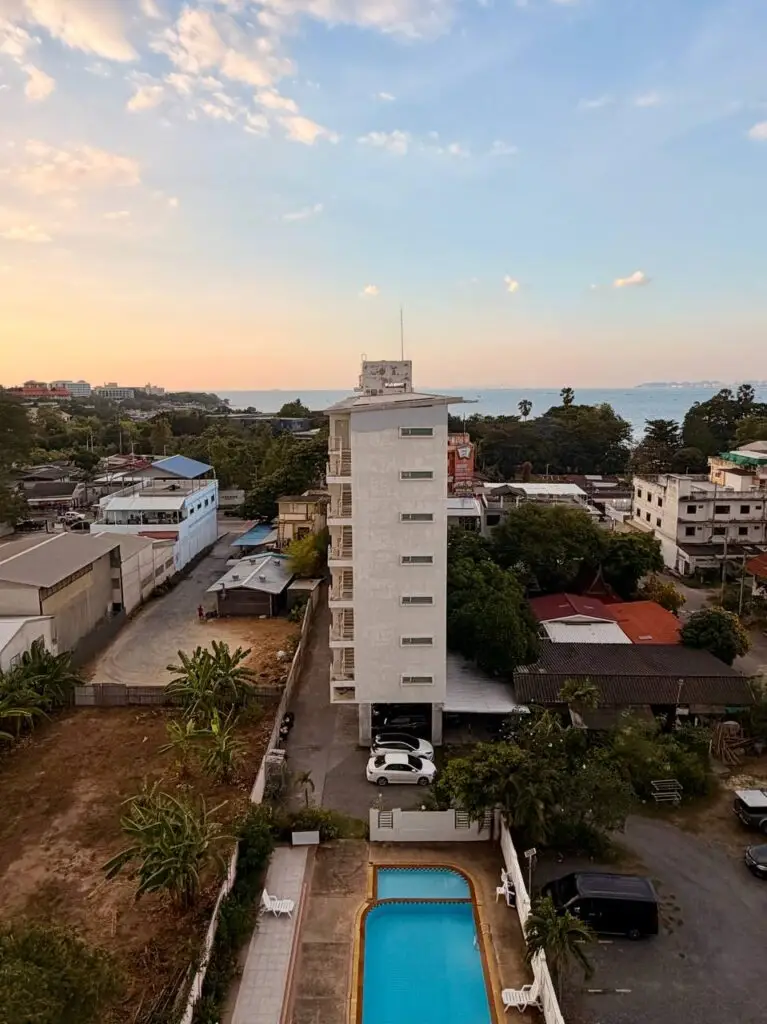 Life Vela Casa — Wong Amat