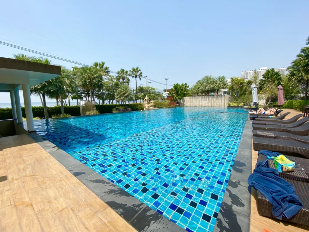 Cetus Beachfront Condominium — Jomtien