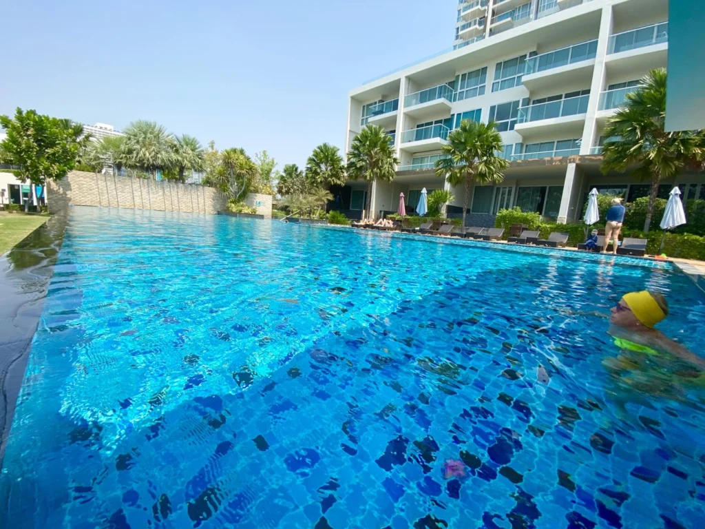 Cetus Beachfront Condominium: facade