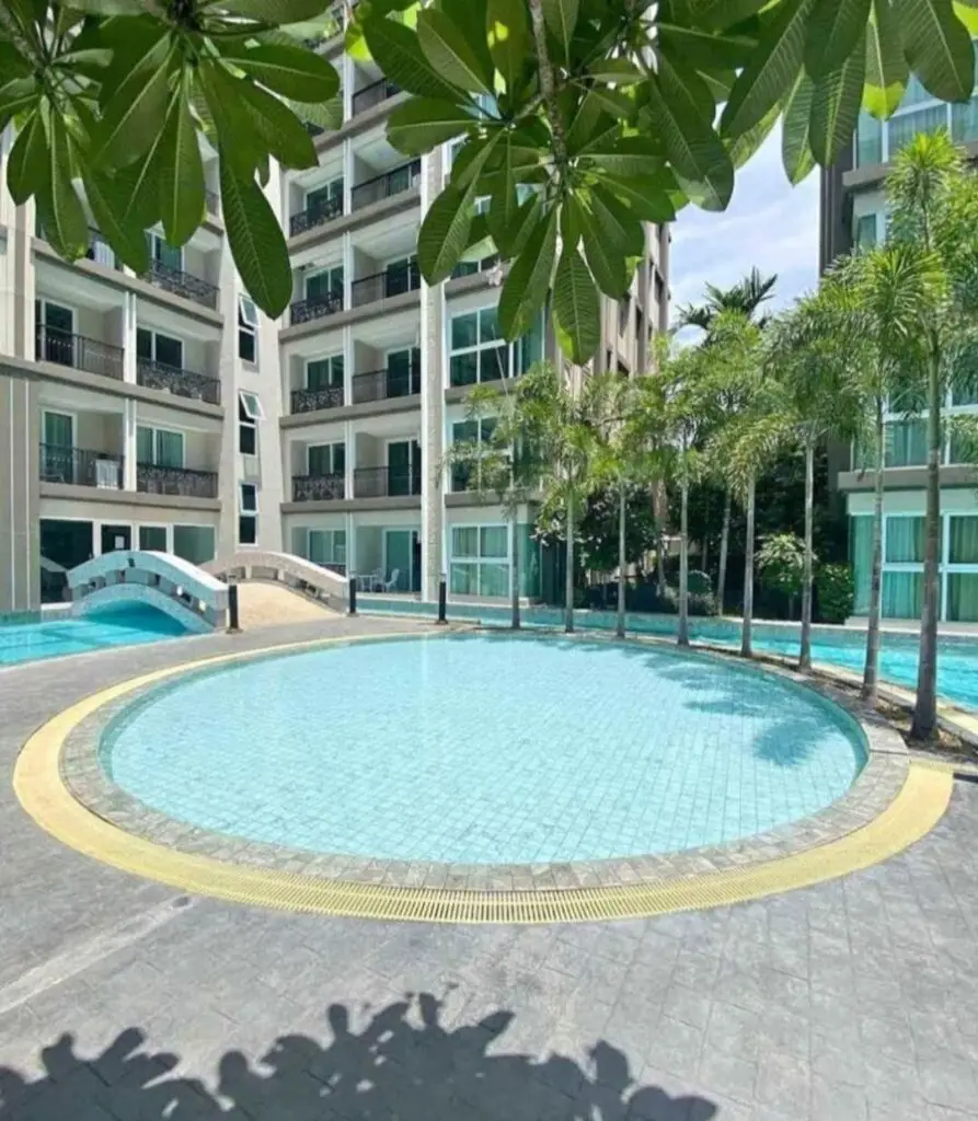 Dusit Grand Park 2: facade