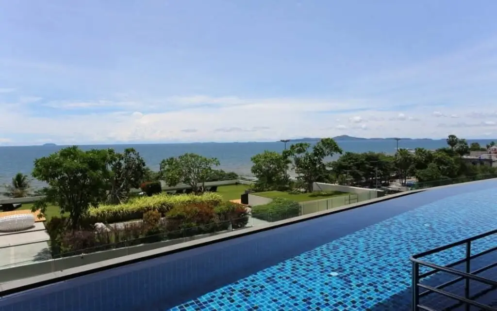 Cetus Beachfront Condominium — Jomtien