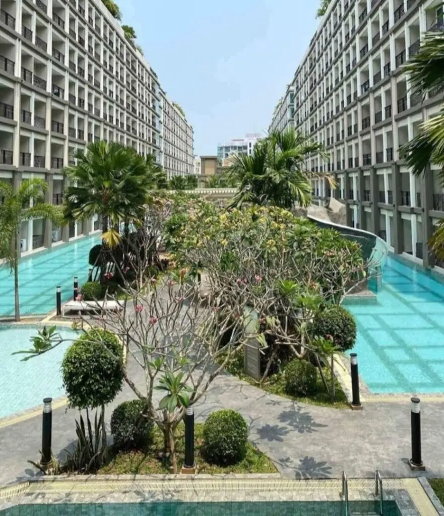 Dusit Grand Park 2: swimming pool