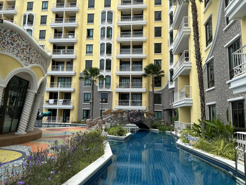 Espana condo: facade