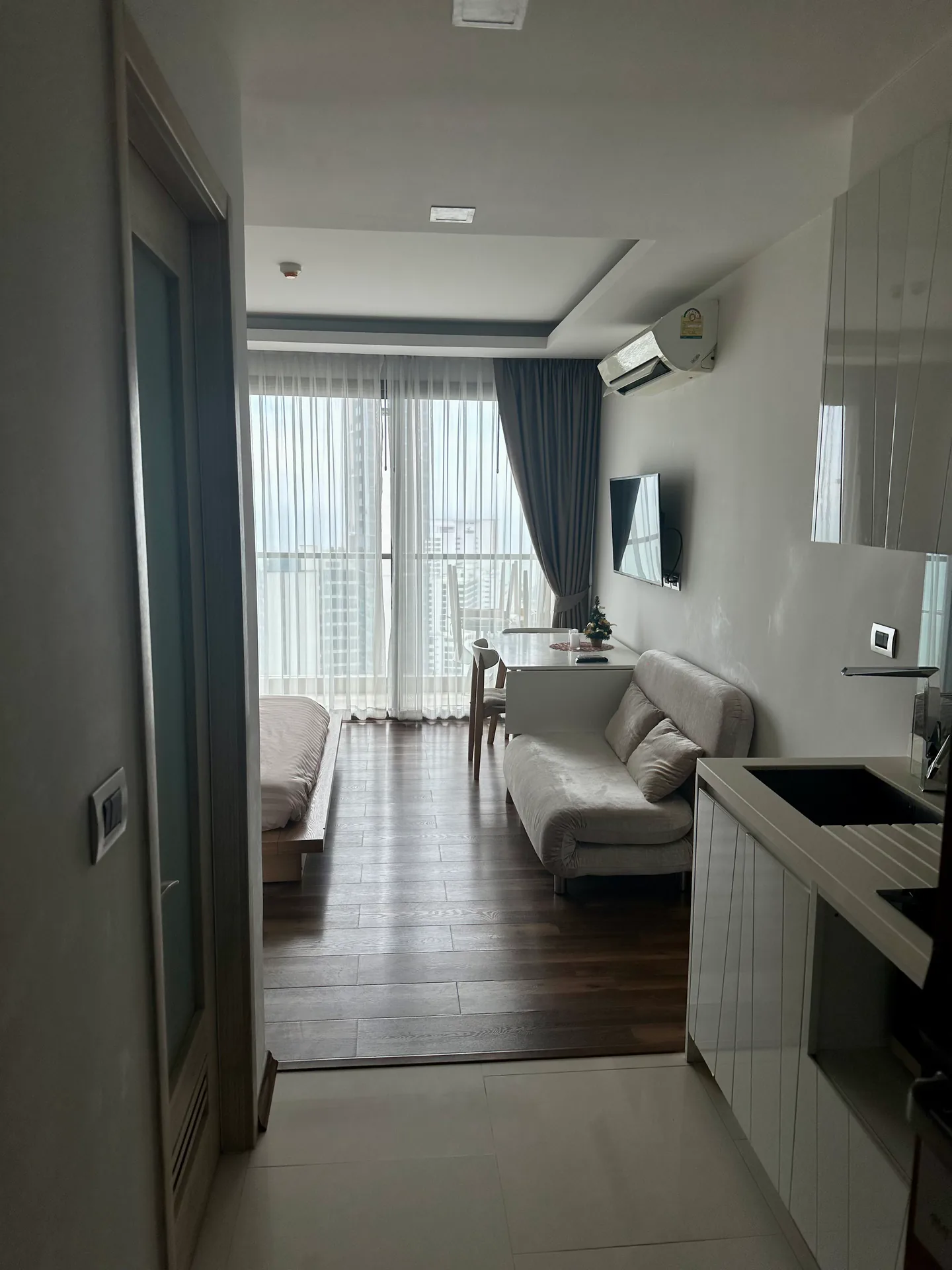 Peak Towers — Studio, 32 m², 28 fl