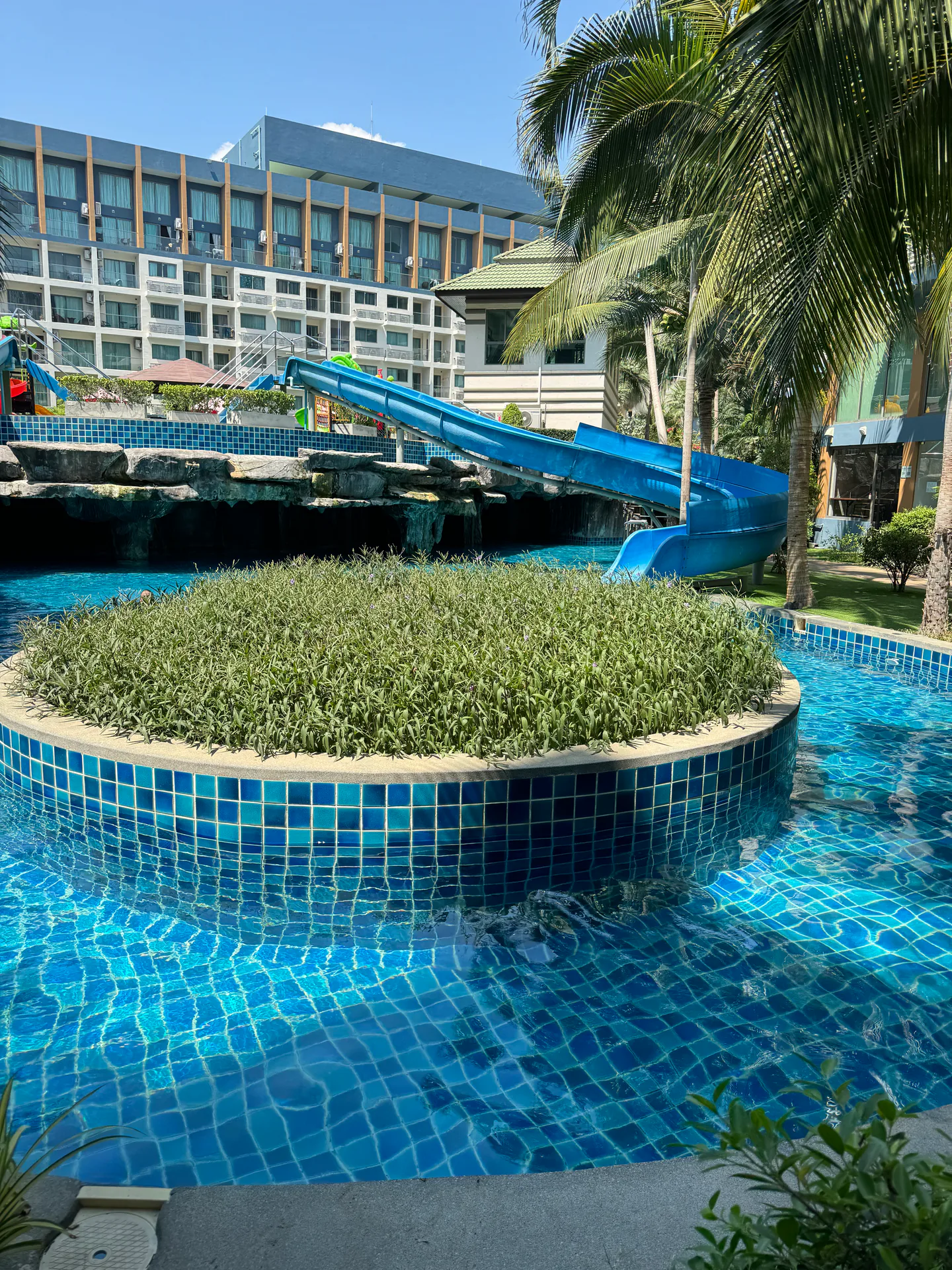 Laguna Beach Resort 2 — 1BR, 37 m², 4 fl