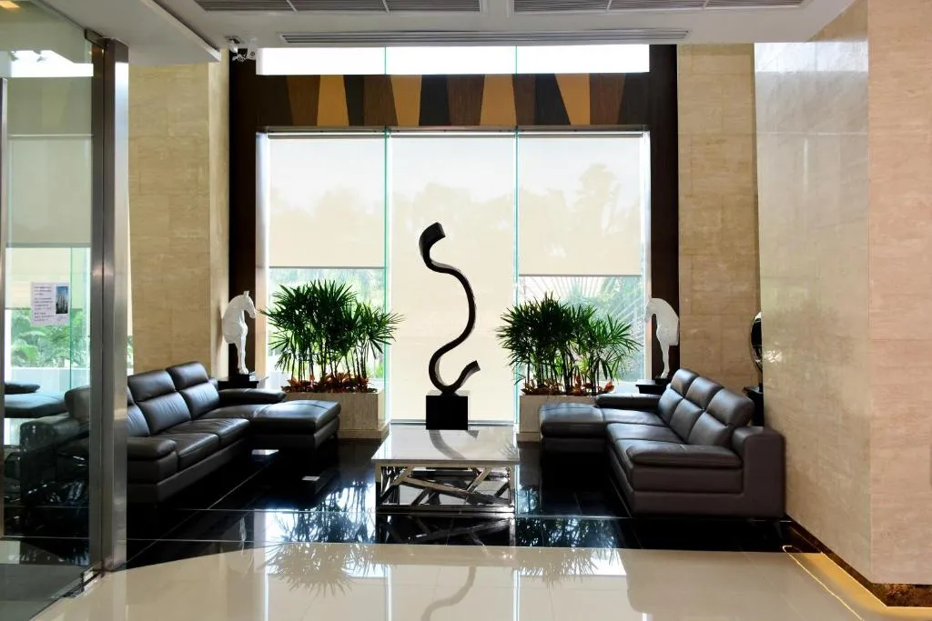 Peak Towers — Pratamnak