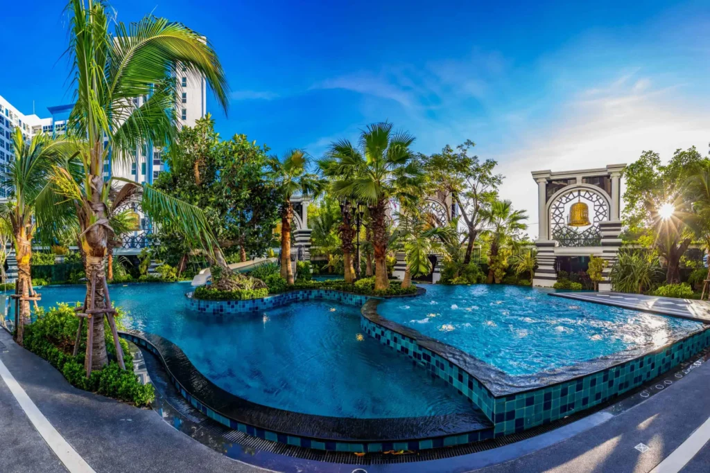 The Riviera Monaco: swimming pool