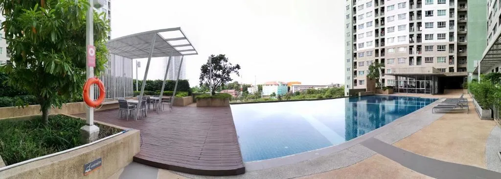 Lumpini ville wongamat: swimming pool