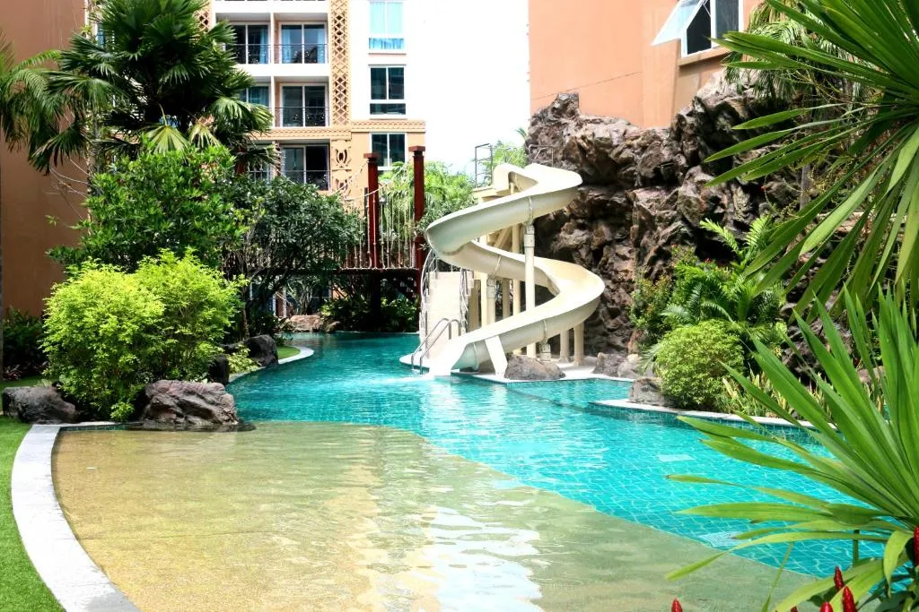 Atlantis condo: lobby