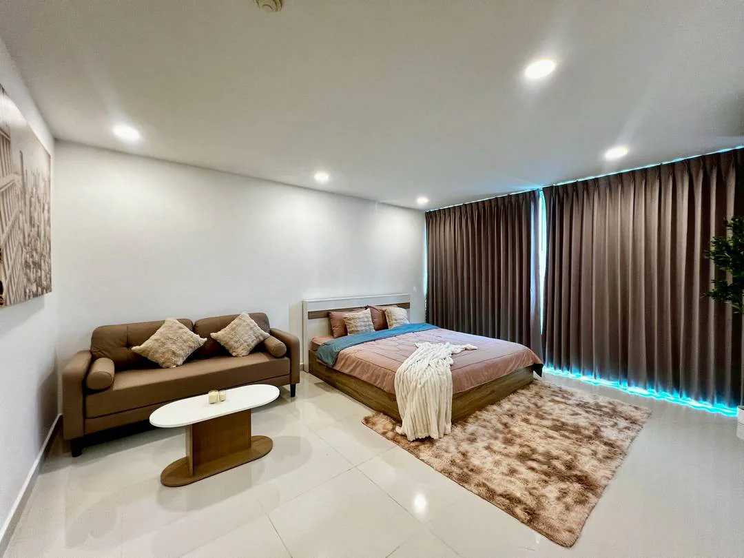 Studio Condo 35 sq.m in Club Royal Pattaya — Wongamat, Foreign Quota