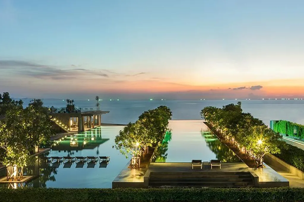 Reflection condo: grounds and amenities