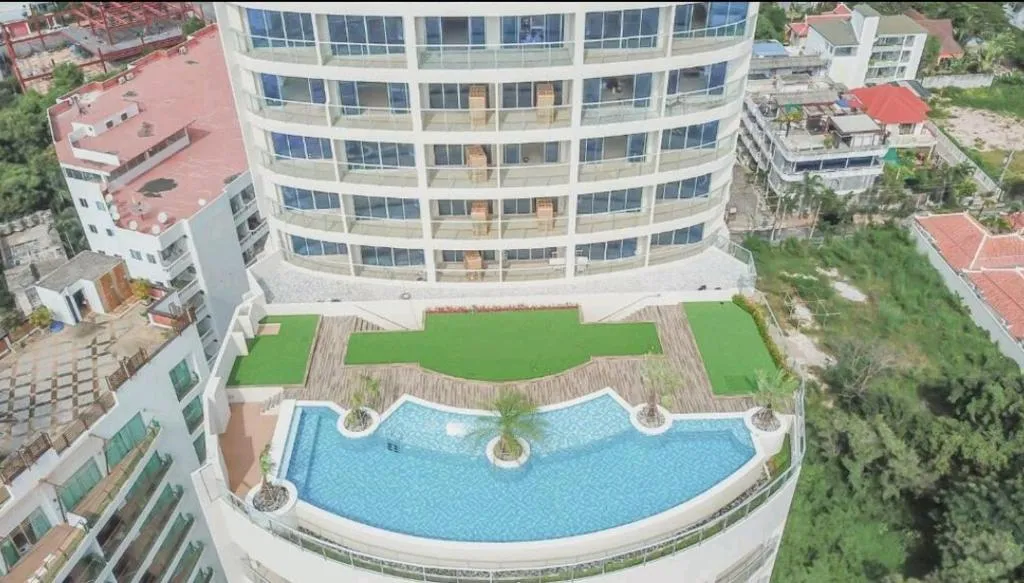Sands Pratamnak: swimming pool