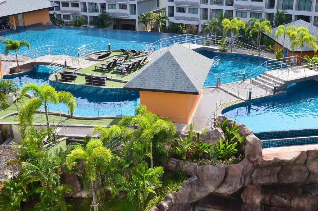 Laguna Beach Resort 3 Maldives: swimming pool