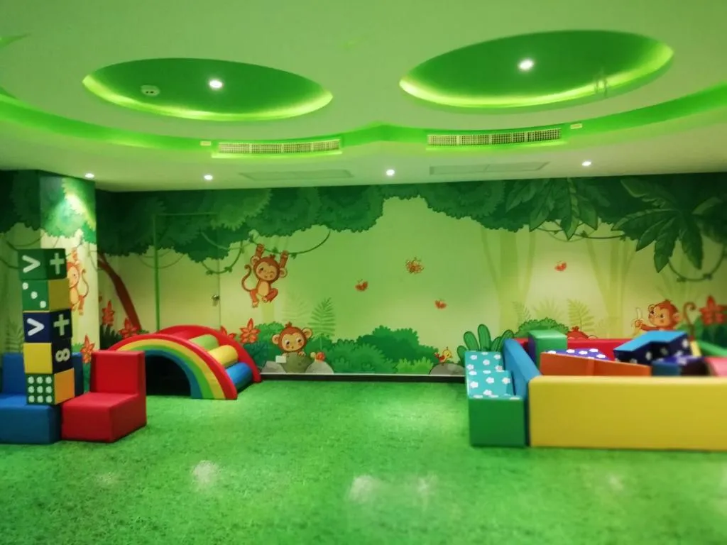 Grand Avenue: lobby