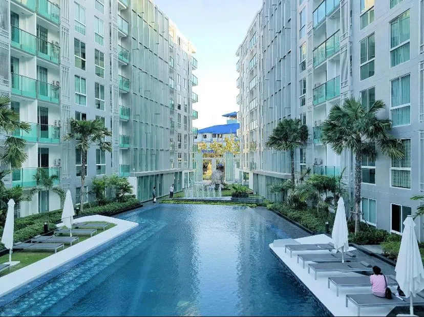 City Center Residence: swimming pool