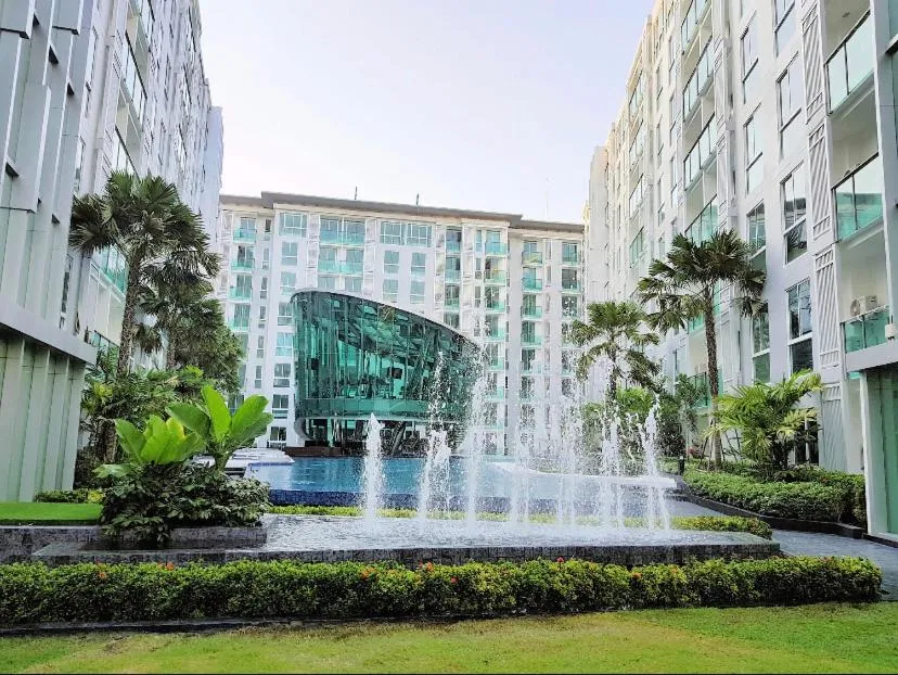 City Center Residence: facade