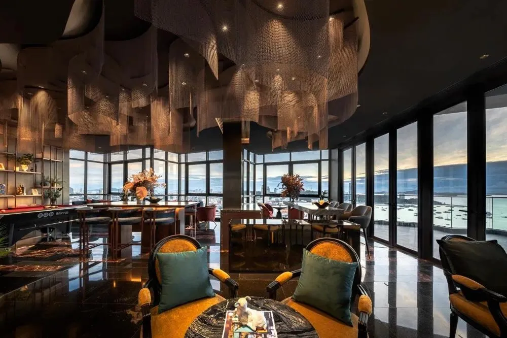 The Edge: lobby