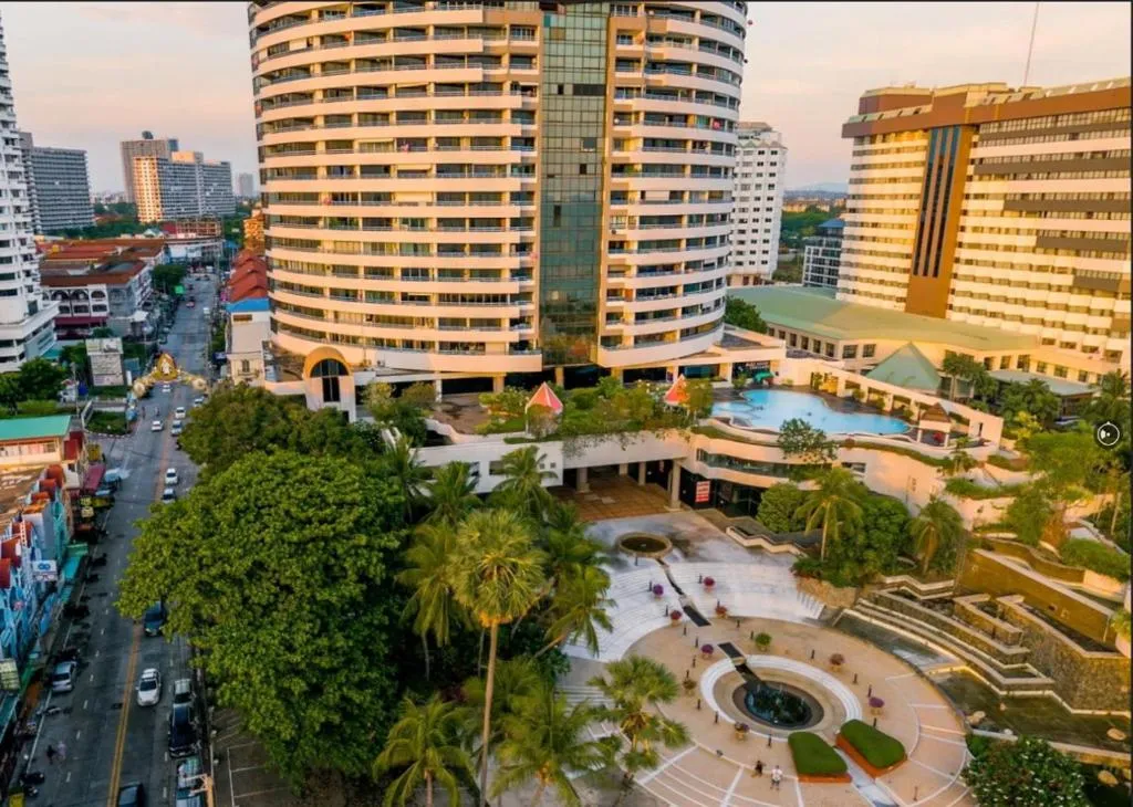 Jomtien Plaza condotel: facade