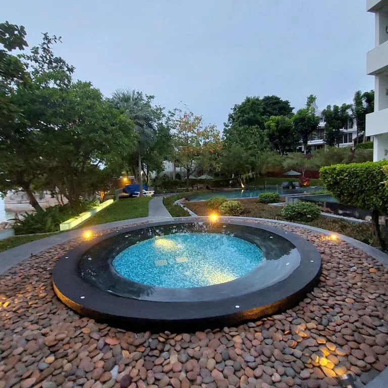 Sanctuary Wong Amat: facade