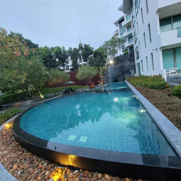 Sanctuary Wong Amat: grounds and amenities