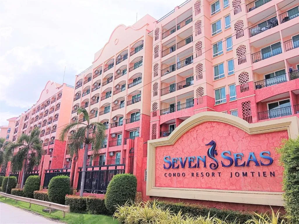 Seven Seas Jomtien: facade