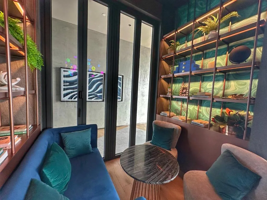The Edge: lobby