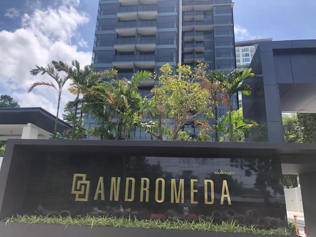 Andromeda condo: swimming pool