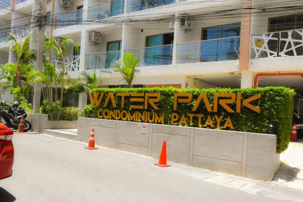 Water park: facade