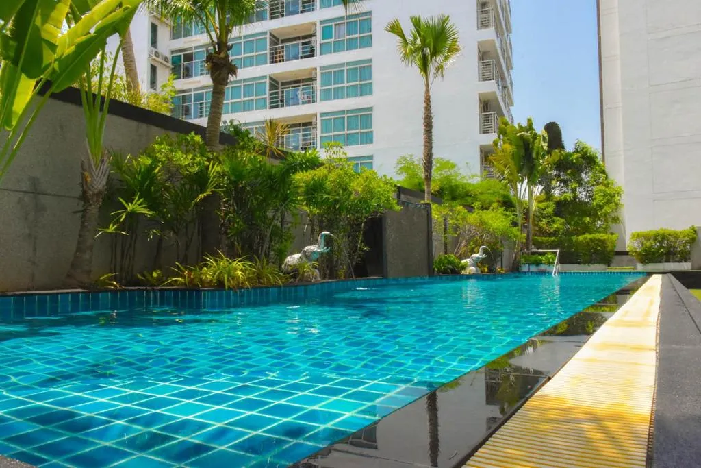 Water park: swimming pool