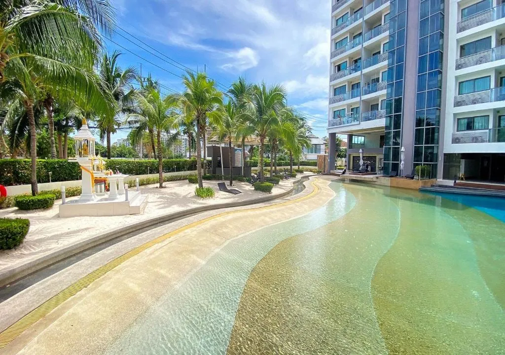 Laguna Beach resort 1: swimming pool