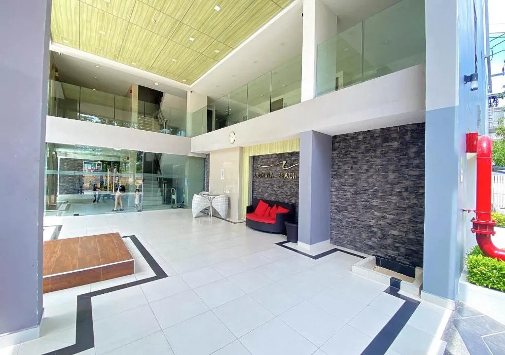 Laguna Beach resort 1: lobby