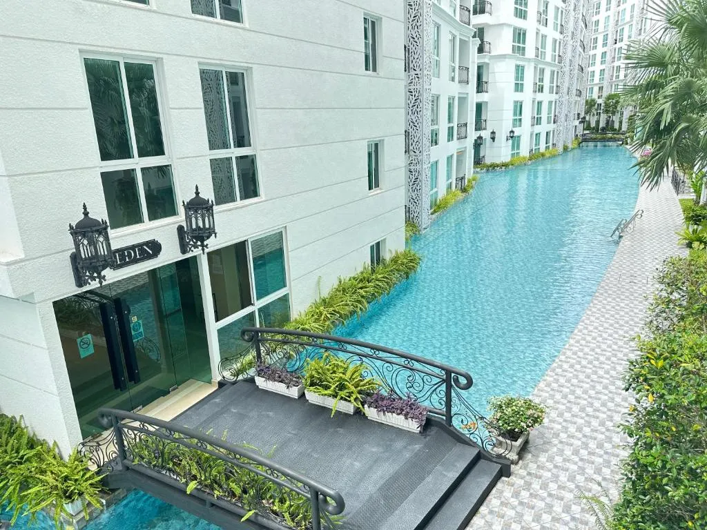 Olympus City Garden: swimming pool (1)